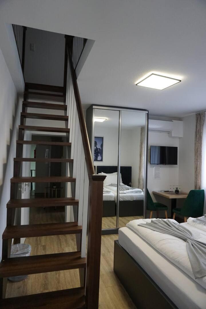 ברגיש גלאדבך Hotel Dona מראה חיצוני תמונה