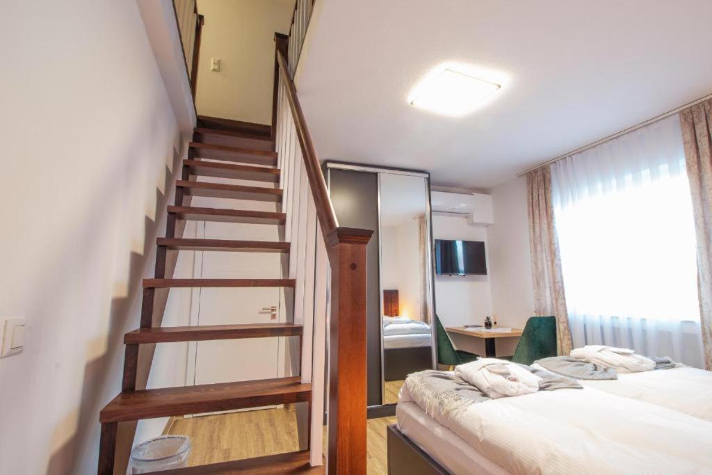 ברגיש גלאדבך Hotel Dona מראה חיצוני תמונה