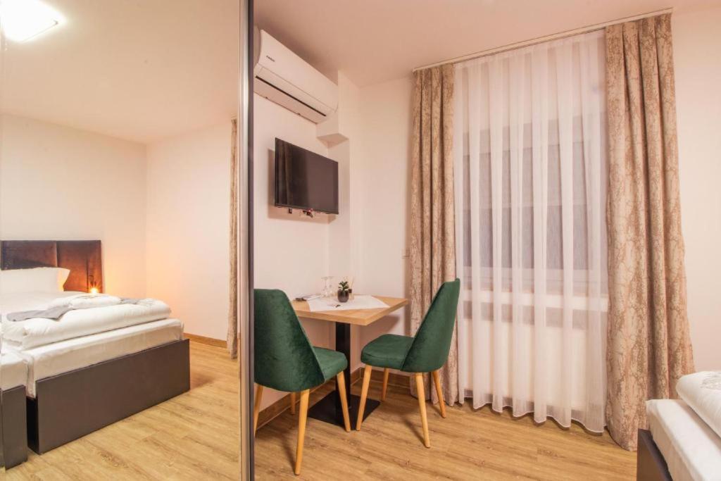 ברגיש גלאדבך Hotel Dona מראה חיצוני תמונה