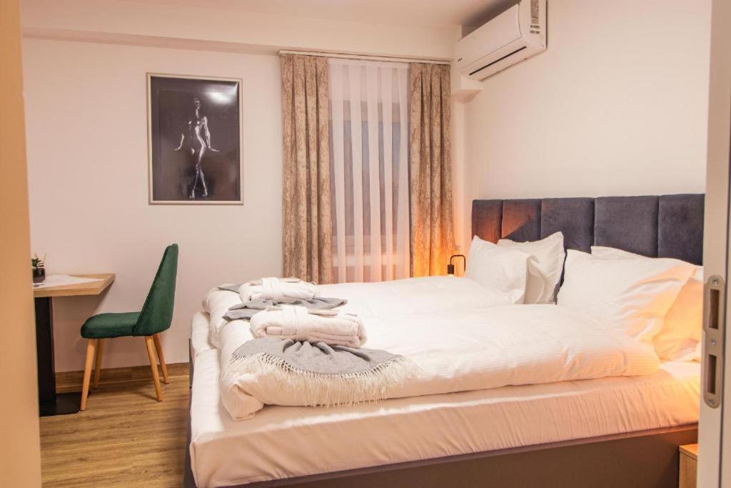 ברגיש גלאדבך Hotel Dona מראה חיצוני תמונה